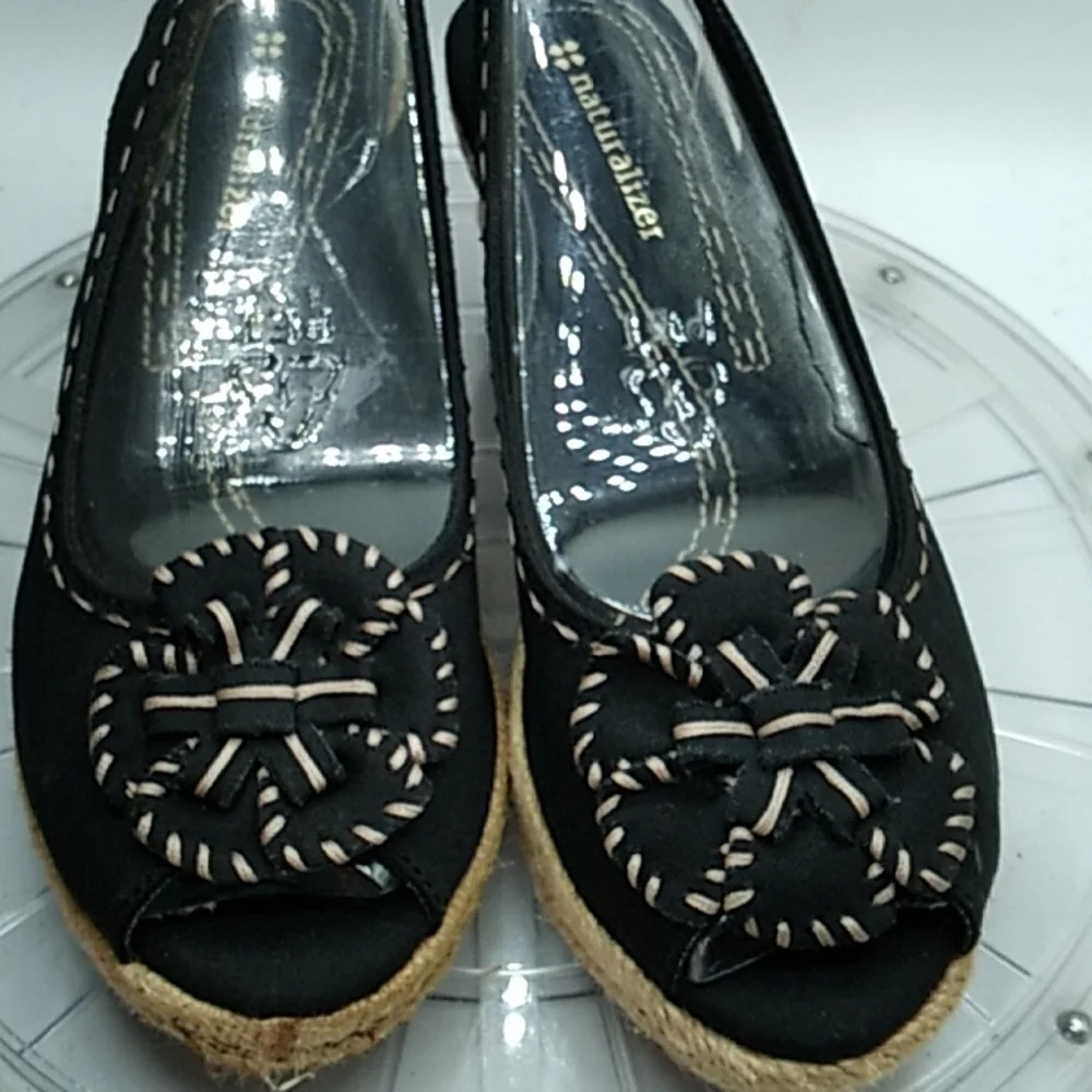 Naturalizer 8N Berlynn black wedge heels